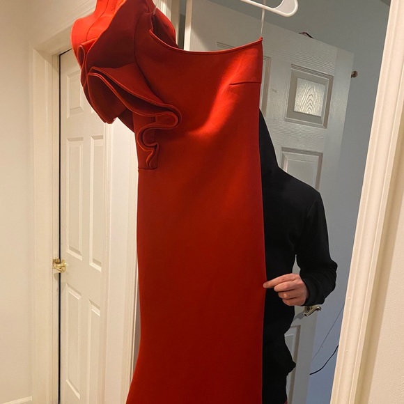 Red ruffle shoulder mermaid style dress - Picture 5 of 8